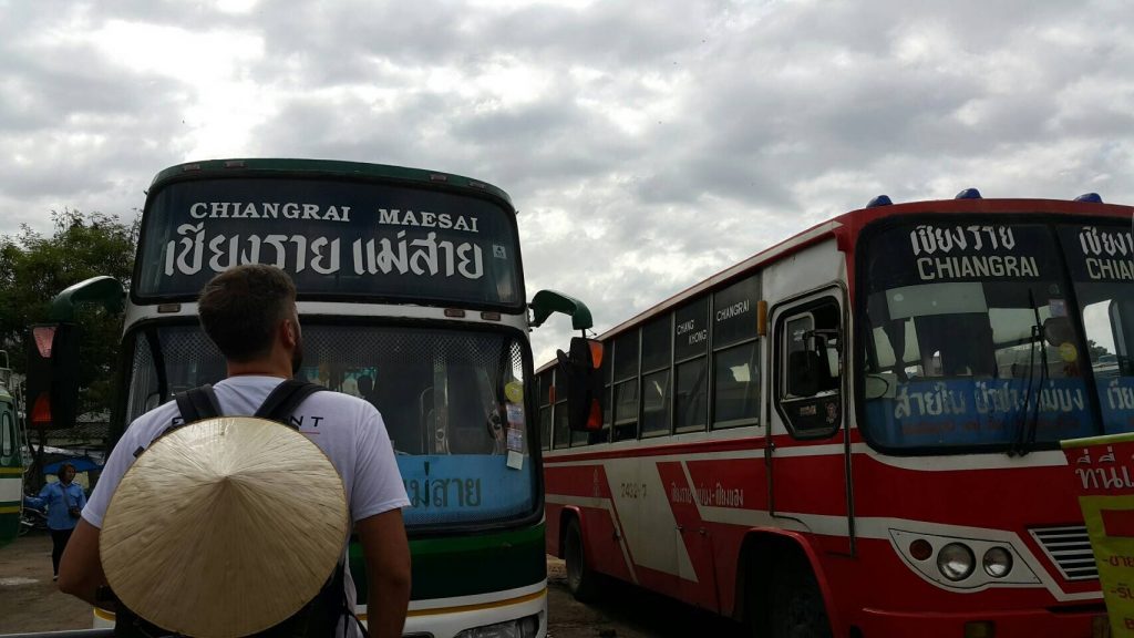 Autobus Chiang Rai a Mae Sai - Templo blanco Chiang Rai
